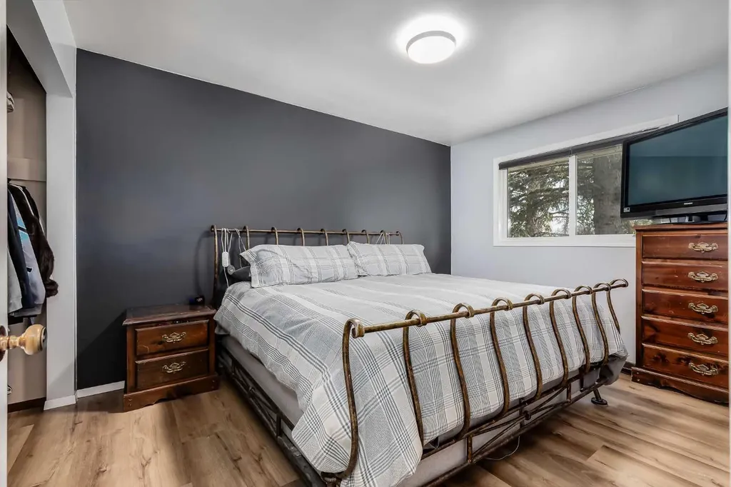 2021 38 Street SE Calgary AB T2B 0Z5