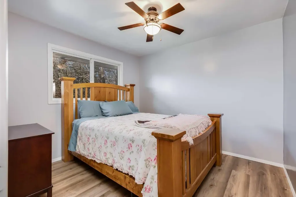 2021 38 Street SE Calgary AB T2B 0Z5