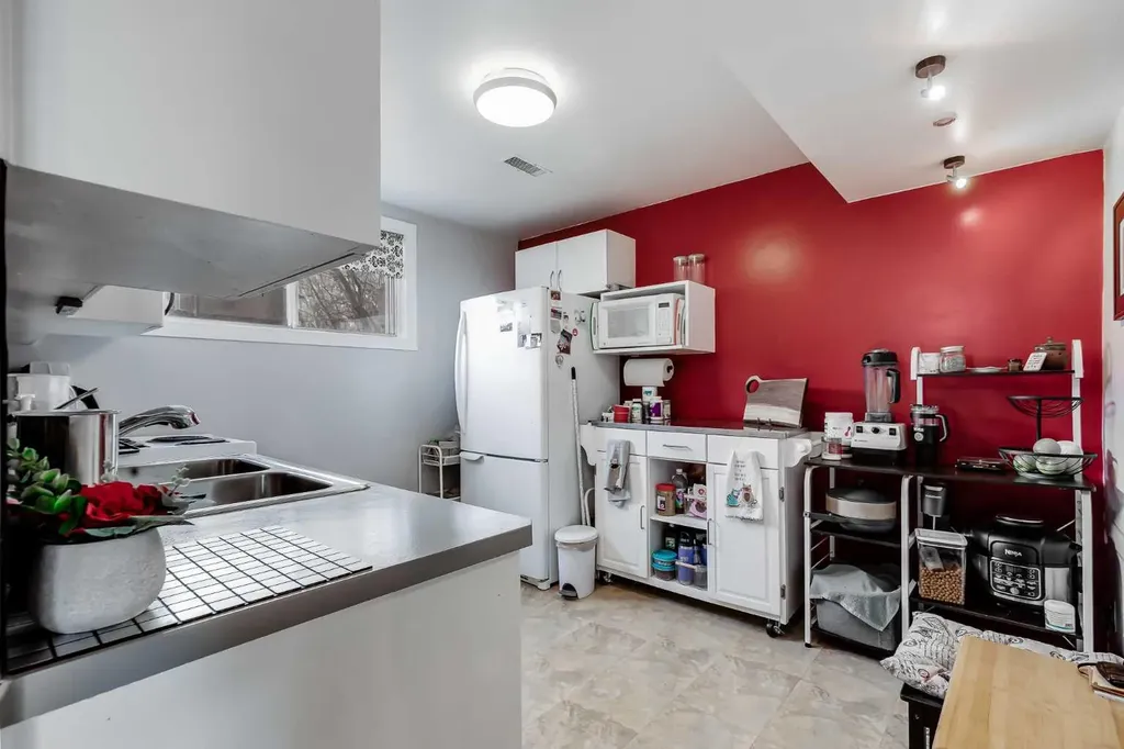 2021 38 Street SE Calgary AB T2B 0Z5