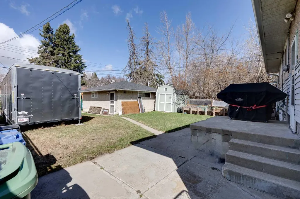 2021 38 Street SE Calgary AB T2B 0Z5