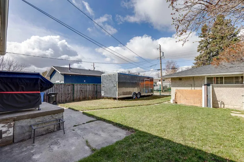 2021 38 Street SE Calgary AB T2B 0Z5