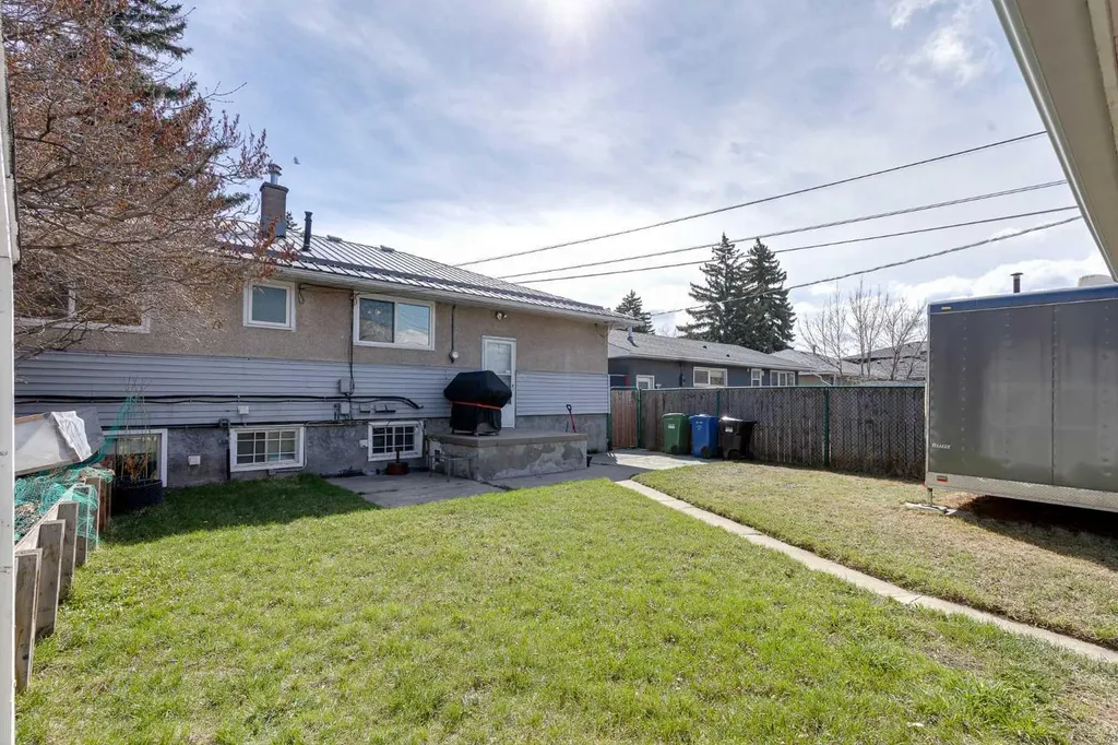2021 38 Street SE Calgary AB T2B 0Z5