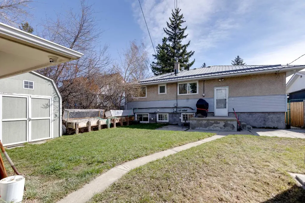 2021 38 Street SE Calgary AB T2B 0Z5
