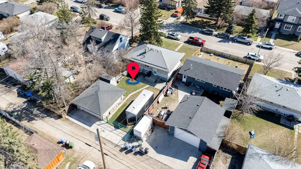 2021 38 Street SE Calgary AB T2B 0Z5