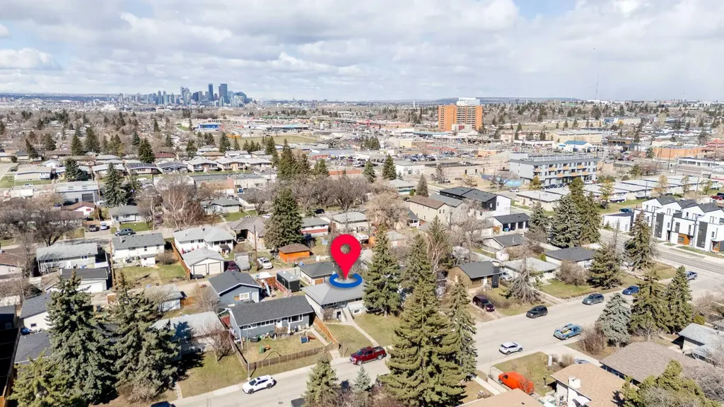 2021 38 Street SE Calgary AB T2B 0Z5