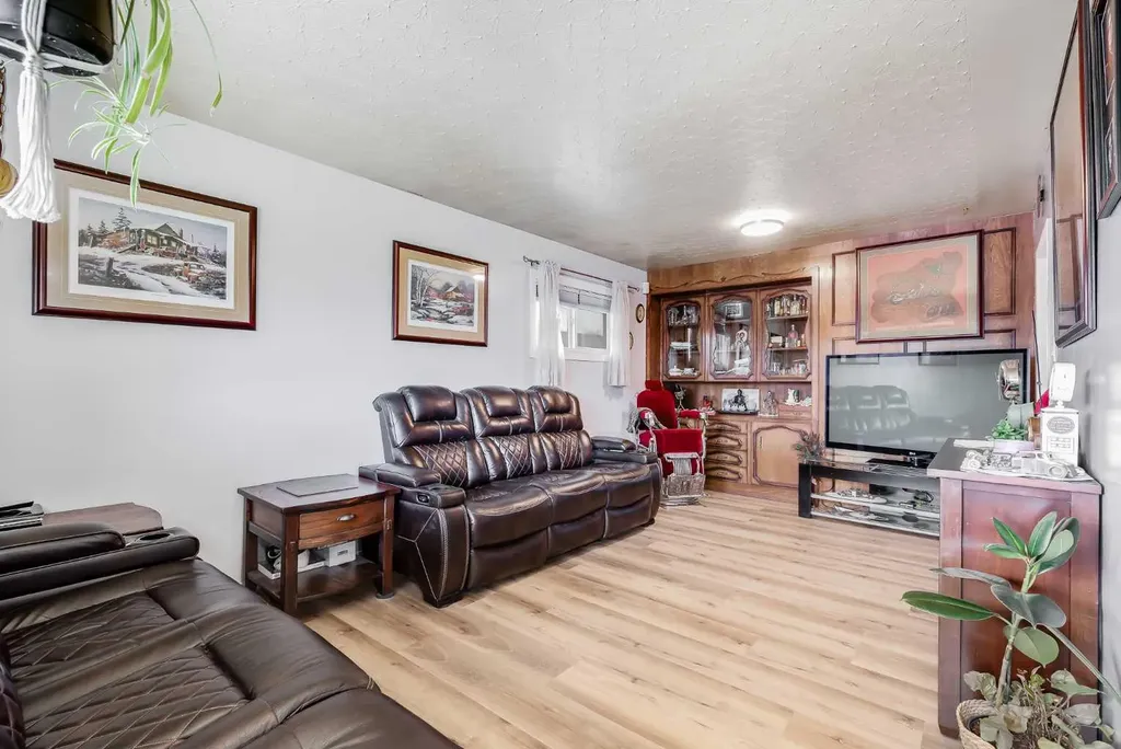 2021 38 Street SE Calgary AB T2B 0Z5