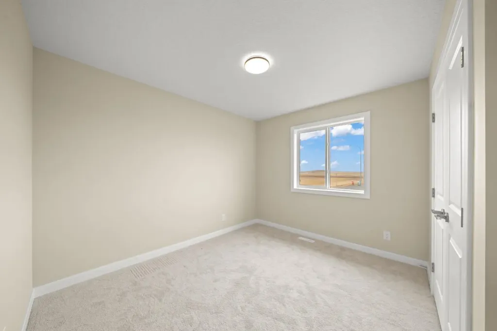9 Sora Gate SE Calgary AB T3S 0M6