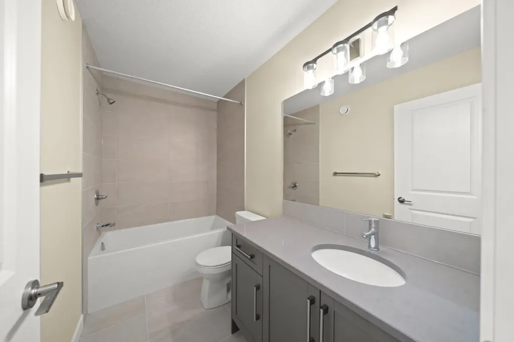 9 Sora Gate SE Calgary AB T3S 0M6