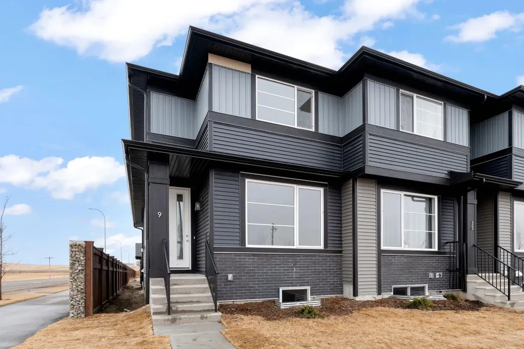 9 Sora Gate SE Calgary AB T3S 0M6