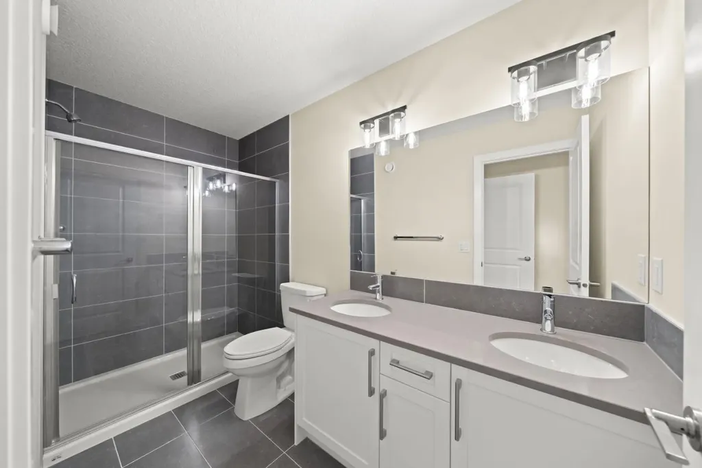 9 Sora Gate SE Calgary AB T3S 0M6
