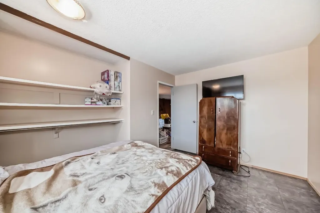 129 Dovertree Place SE Calgary AB T2B 2K3