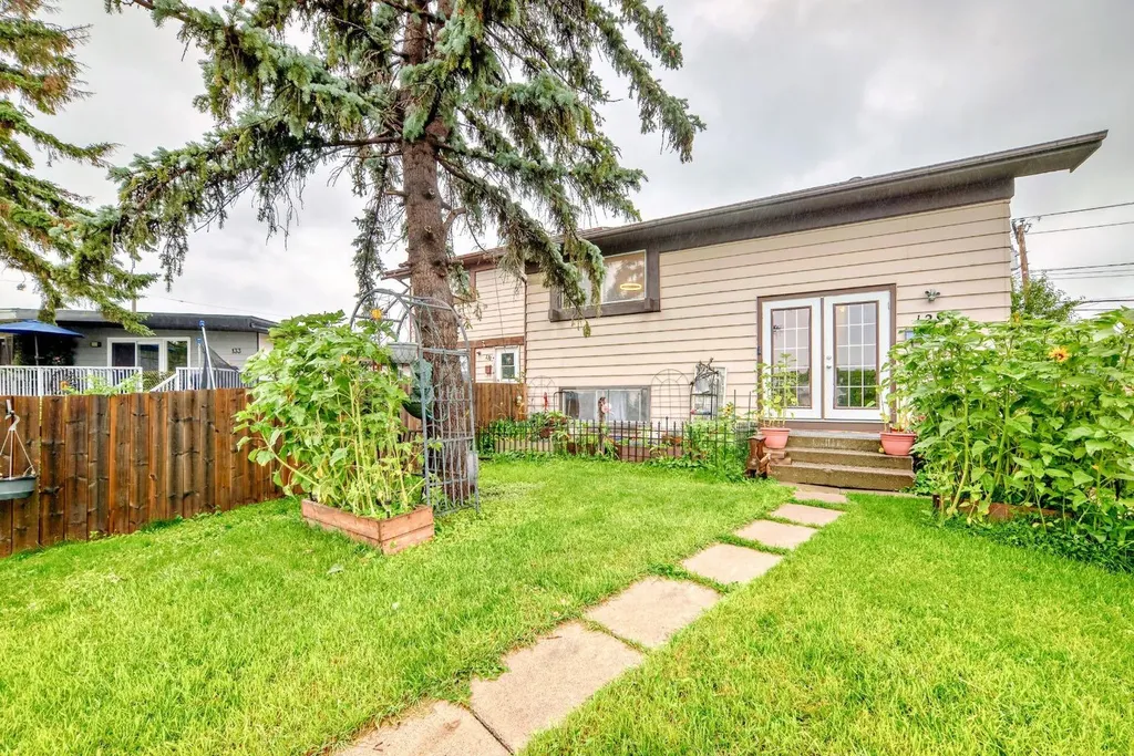 129 Dovertree Place SE Calgary AB T2B 2K3
