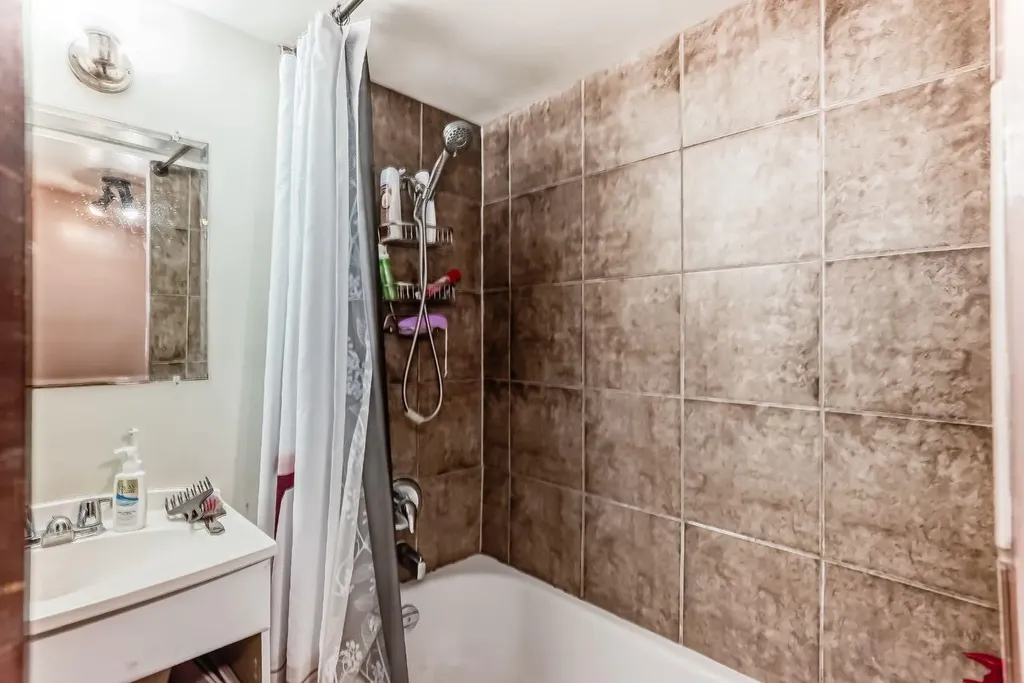 129 Dovertree Place SE Calgary AB T2B 2K3