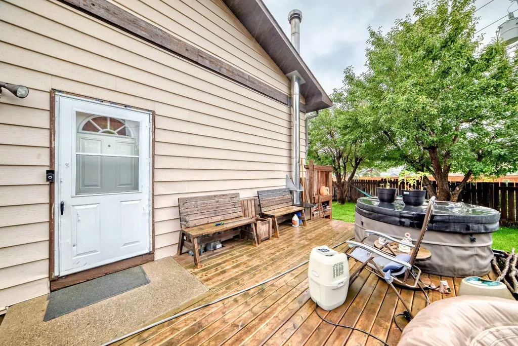 129 Dovertree Place SE Calgary AB T2B 2K3