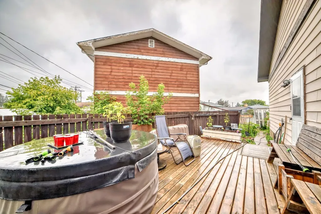 129 Dovertree Place SE Calgary AB T2B 2K3