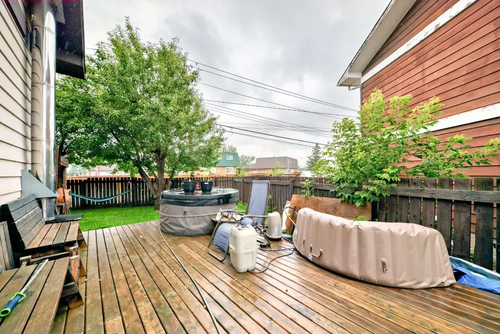 129 Dovertree Place SE Calgary AB T2B 2K3