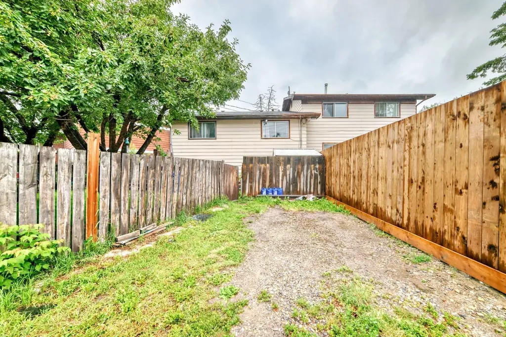 129 Dovertree Place SE Calgary AB T2B 2K3