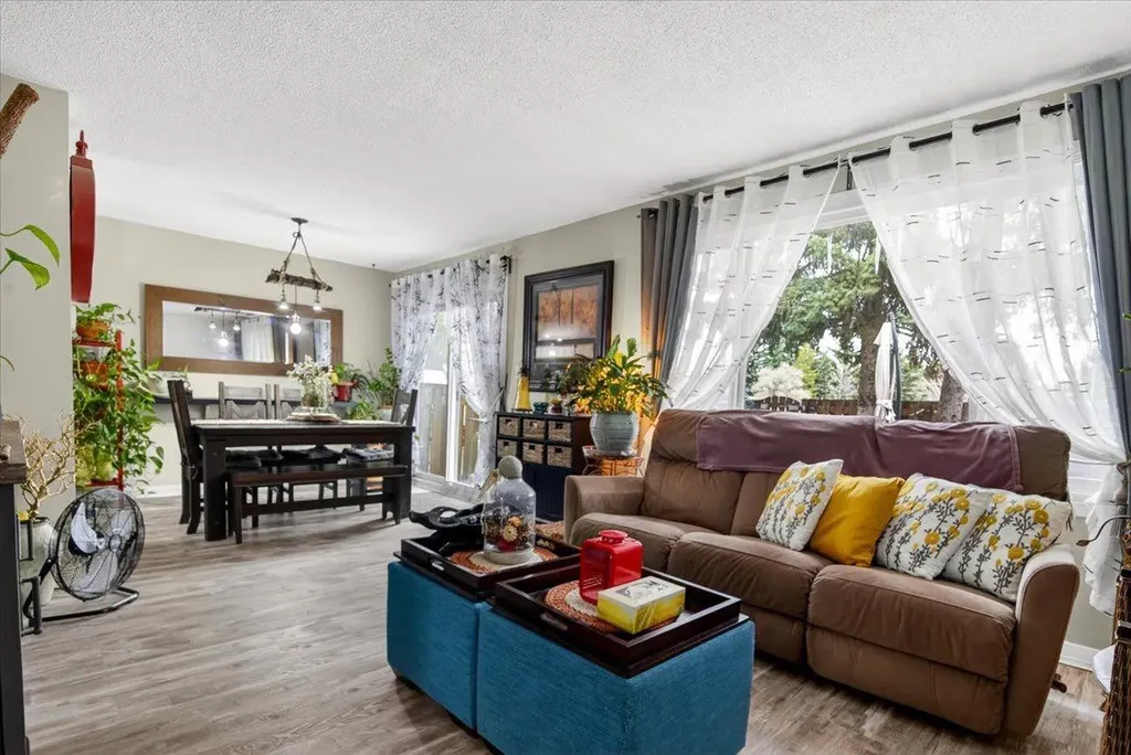 256 Callingwood Place NW Edmonton AB T5T 2C6