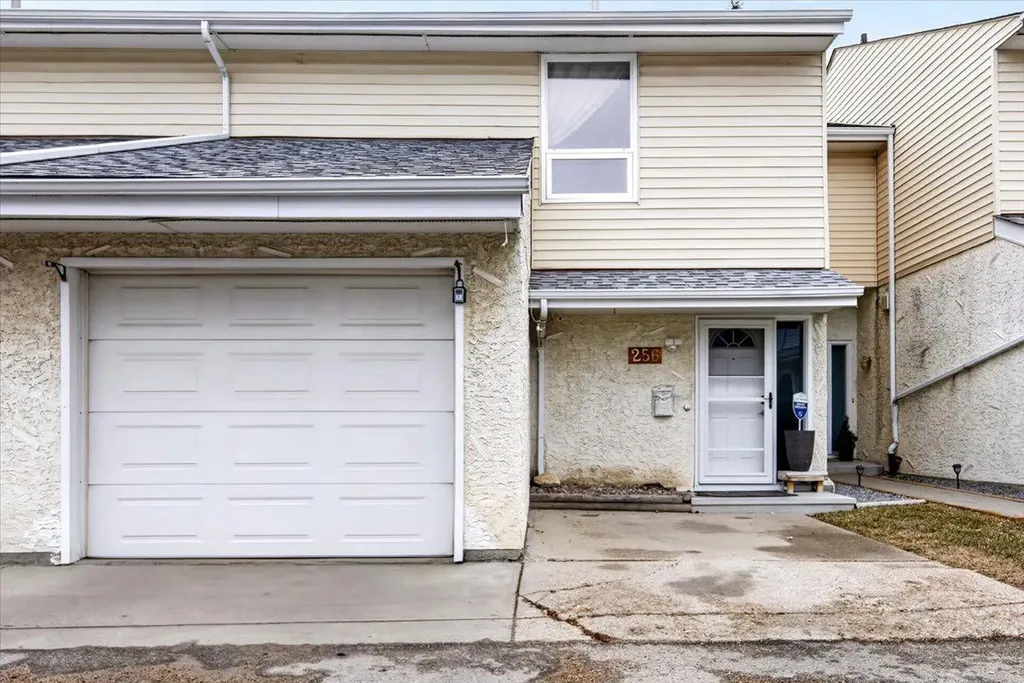 256 Callingwood Place NW Edmonton AB T5T 2C6