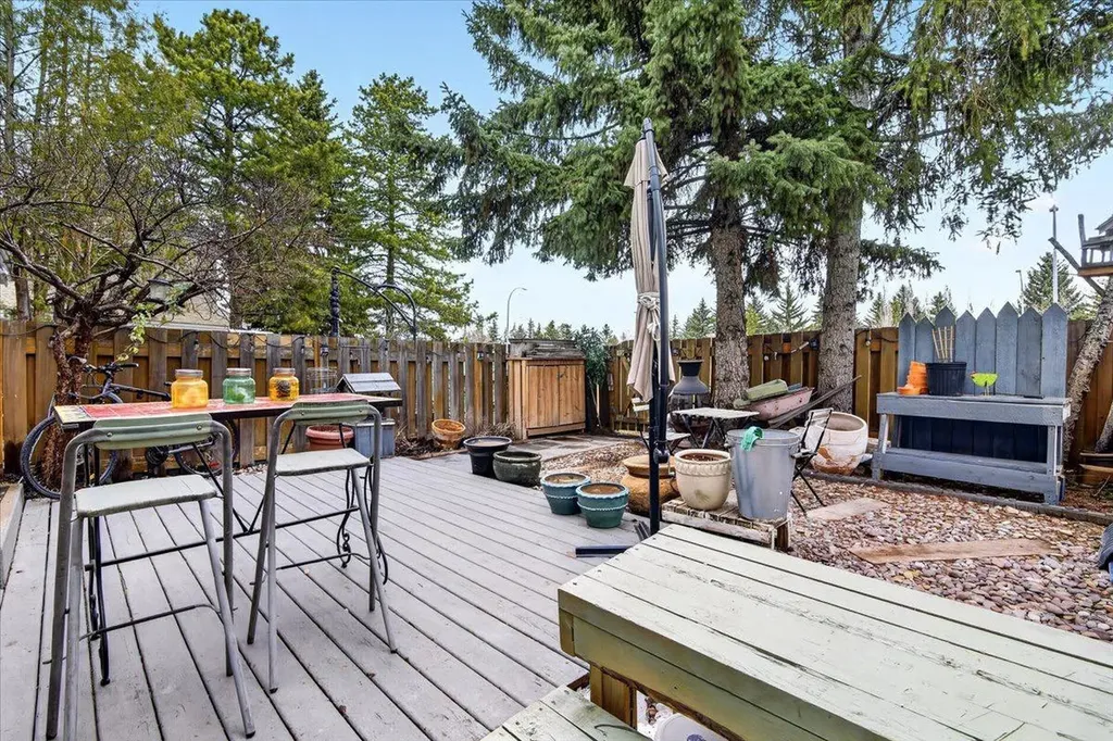 256 Callingwood Place NW Edmonton AB T5T 2C6