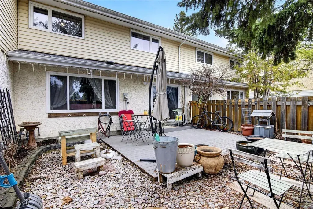 256 Callingwood Place NW Edmonton AB T5T 2C6