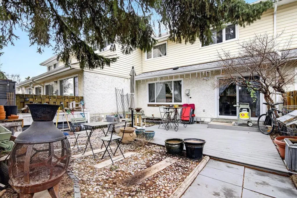 256 Callingwood Place NW Edmonton AB T5T 2C6
