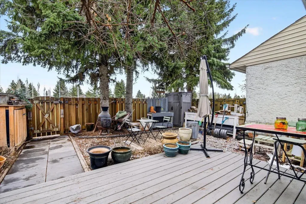 256 Callingwood Place NW Edmonton AB T5T 2C6