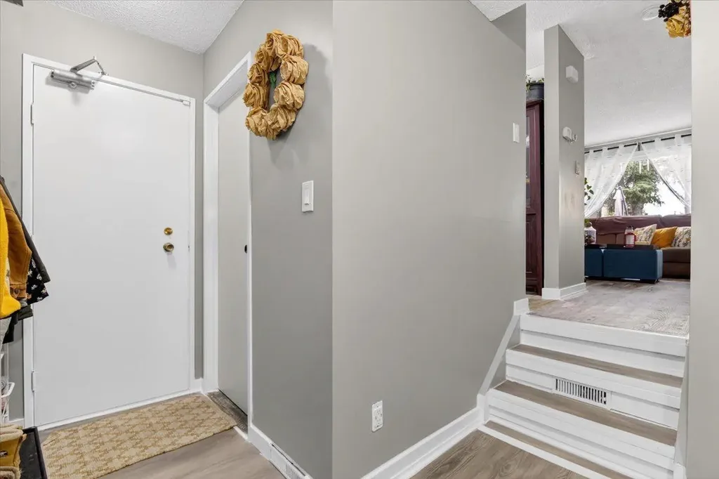 256 Callingwood Place NW Edmonton AB T5T 2C6