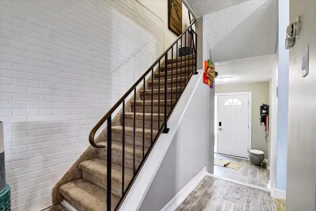 256 Callingwood Place NW Edmonton AB T5T 2C6