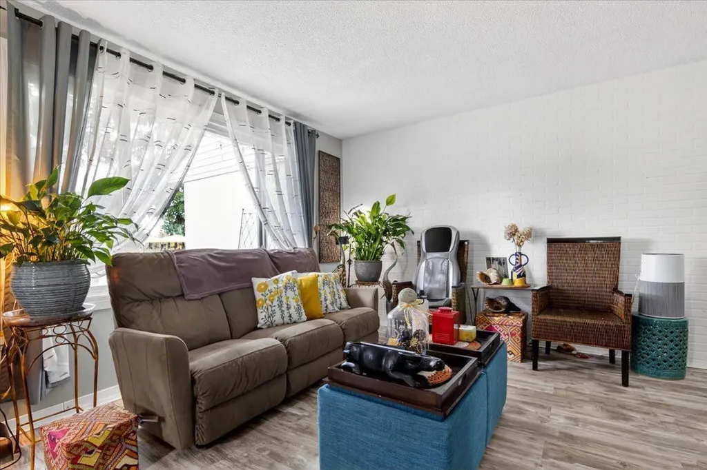 256 Callingwood Place NW Edmonton AB T5T 2C6