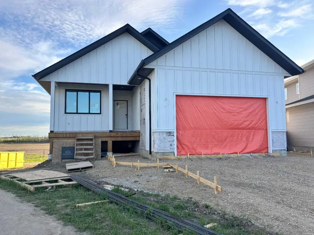 37 Maclean Close Blackfalds AB T4M 0H4