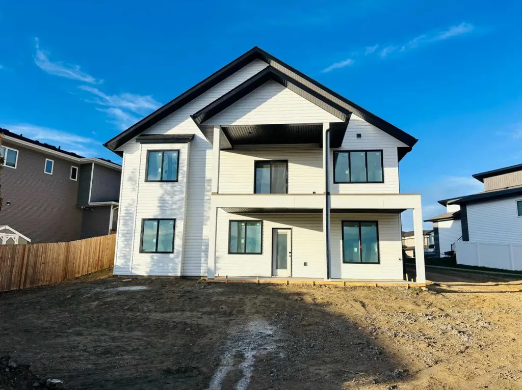 37 Maclean Close Blackfalds AB T4M 0H4