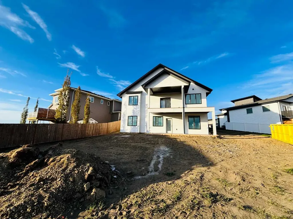 37 Maclean Close Blackfalds AB T4M 0H4
