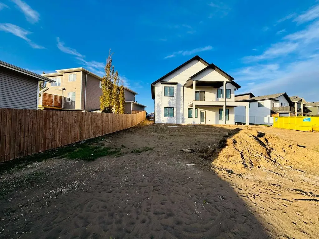 37 Maclean Close Blackfalds AB T4M 0H4