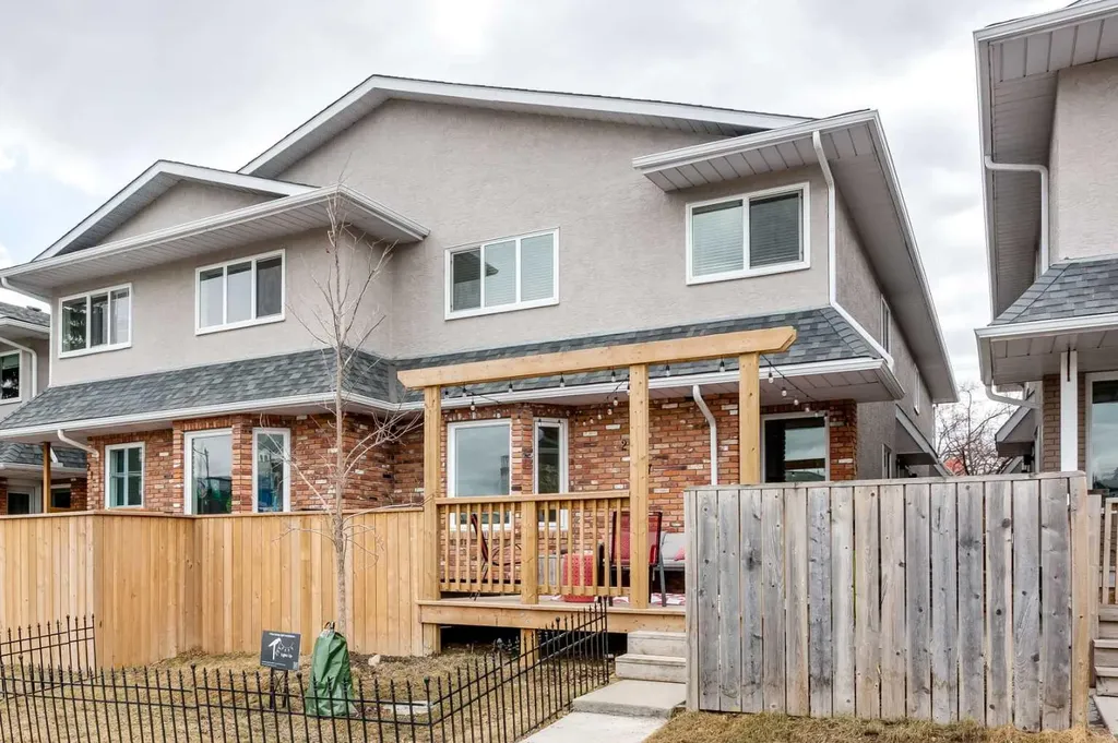 2127 34 Avenue SW Calgary AB T3H 2M1