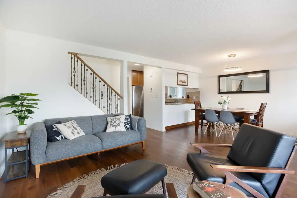 2127 34 Avenue SW Calgary AB T3H 2M1