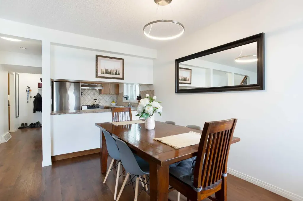 2127 34 Avenue SW Calgary AB T3H 2M1