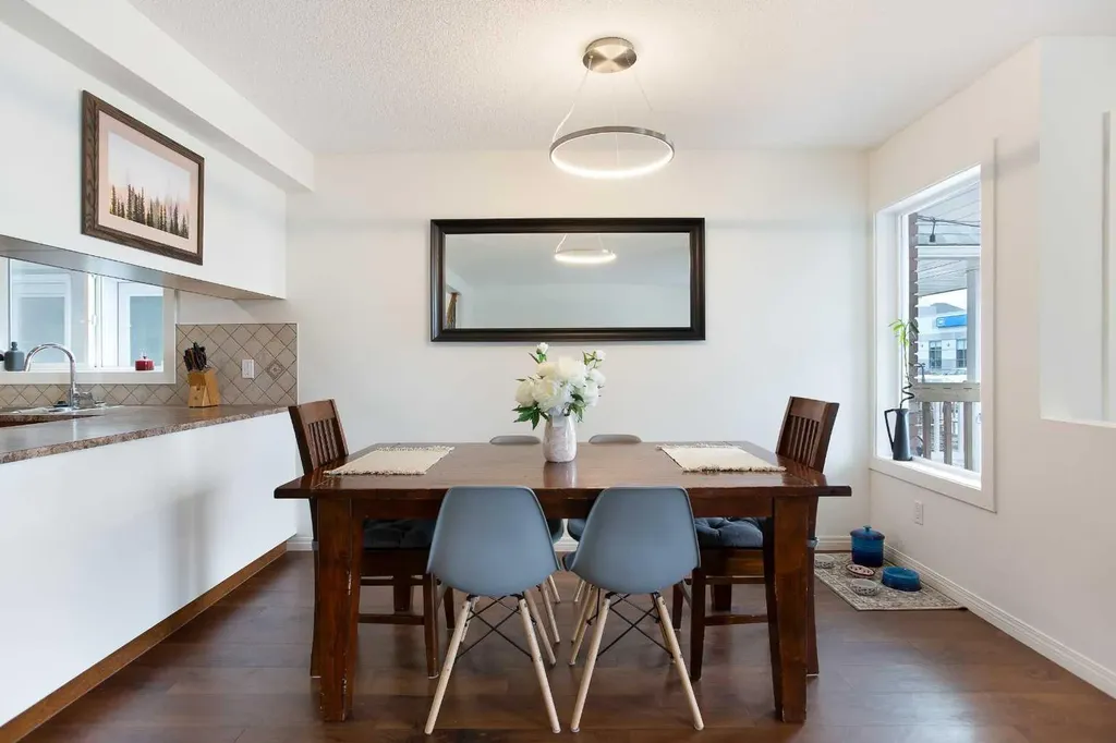 2127 34 Avenue SW Calgary AB T3H 2M1