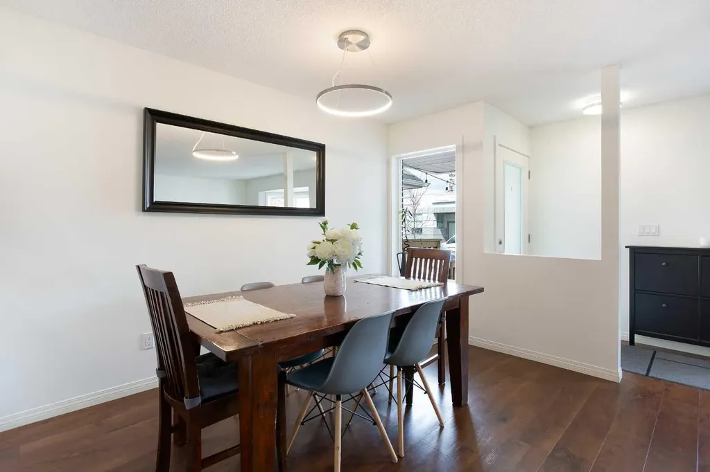 2127 34 Avenue SW Calgary AB T3H 2M1