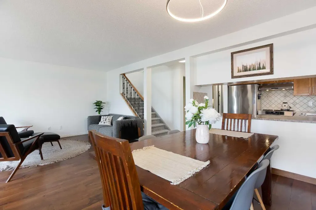 2127 34 Avenue SW Calgary AB T3H 2M1