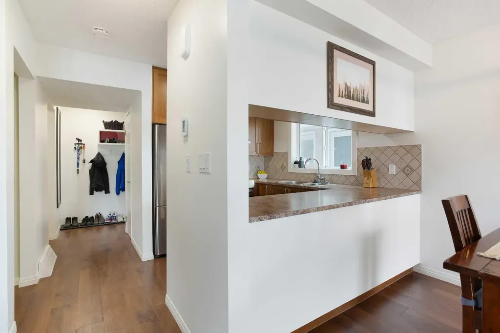 2127 34 Avenue SW Calgary AB T3H 2M1