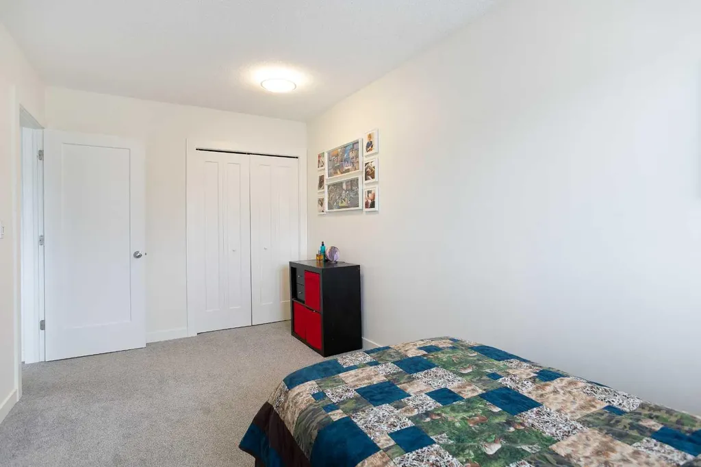 2127 34 Avenue SW Calgary AB T3H 2M1