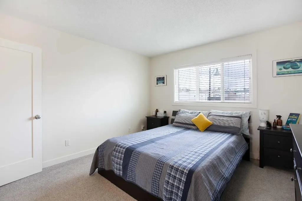 2127 34 Avenue SW Calgary AB T3H 2M1