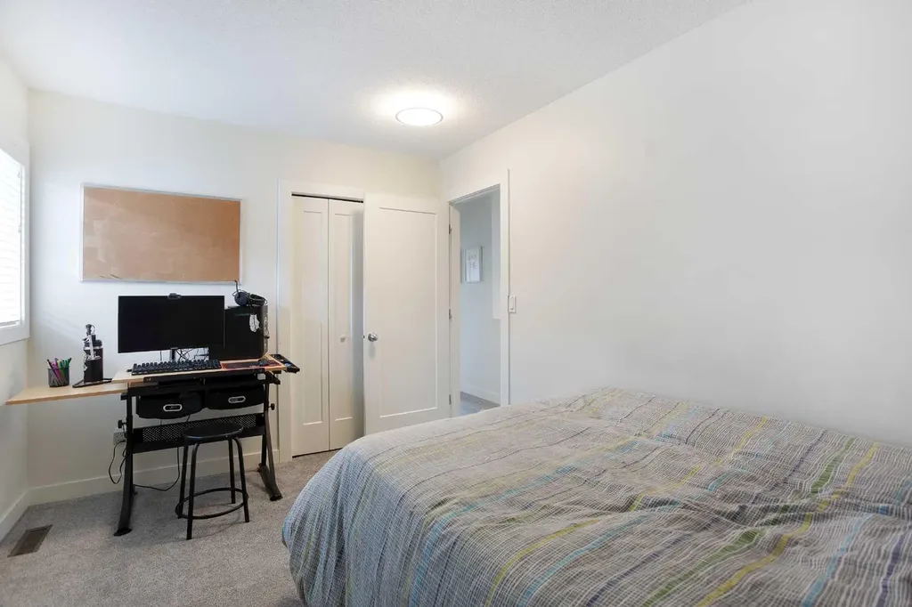 2127 34 Avenue SW Calgary AB T3H 2M1