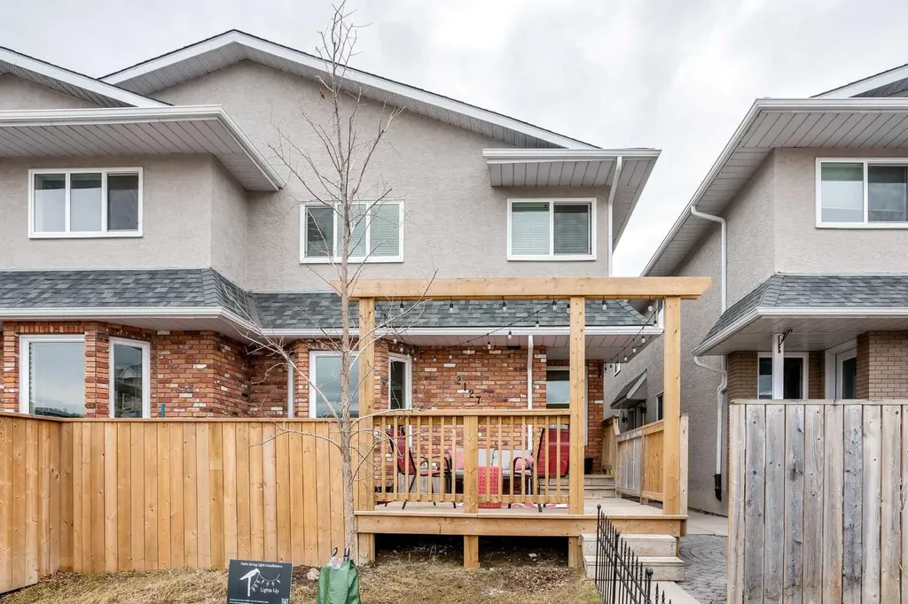 2127 34 Avenue SW Calgary AB T3H 2M1
