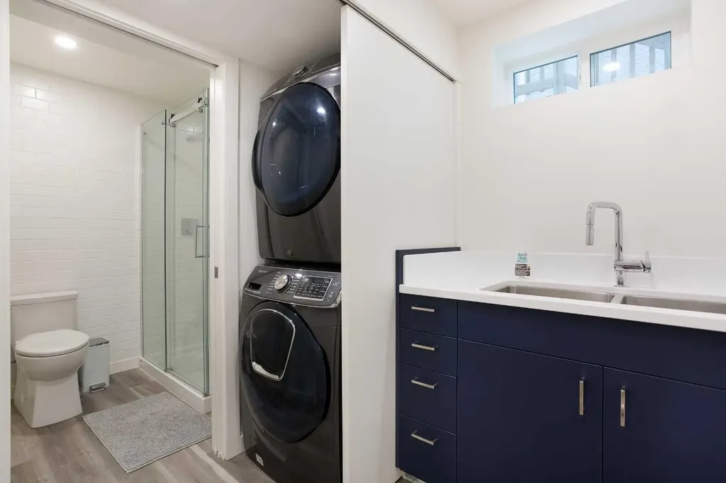 2127 34 Avenue SW Calgary AB T3H 2M1