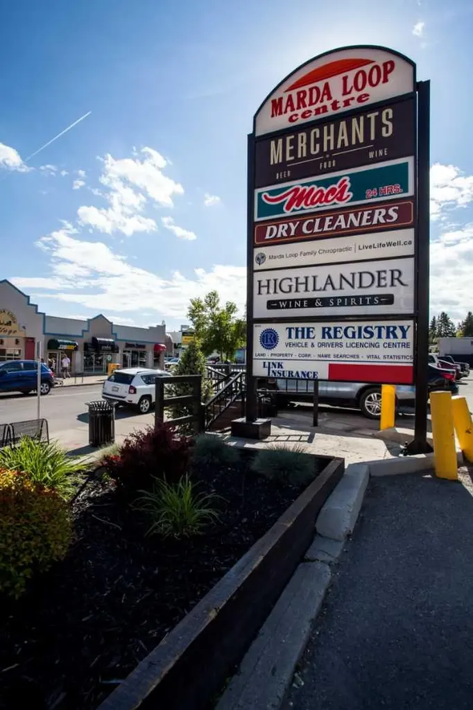 2127 34 Avenue SW Calgary AB T3H 2M1