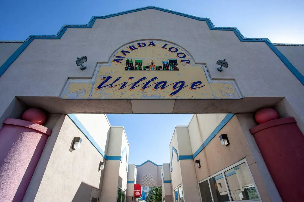 2127 34 Avenue SW Calgary AB T3H 2M1