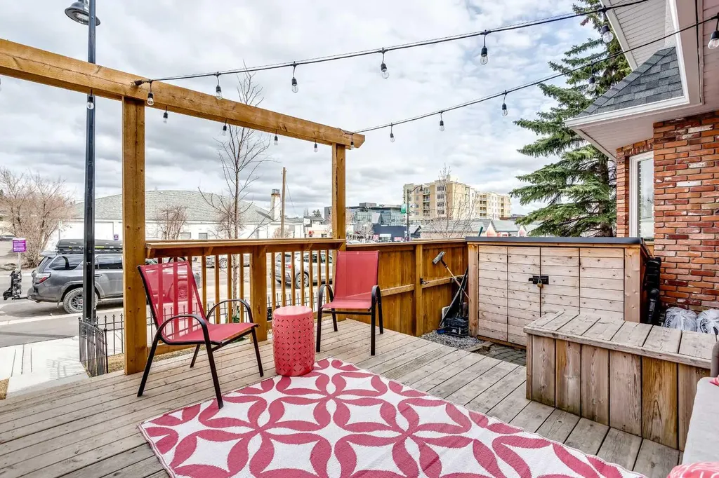 2127 34 Avenue SW Calgary AB T3H 2M1