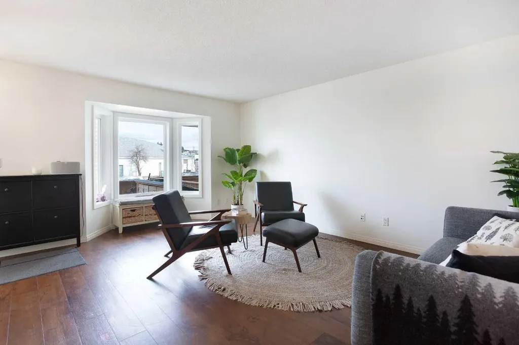 2127 34 Avenue SW Calgary AB T3H 2M1
